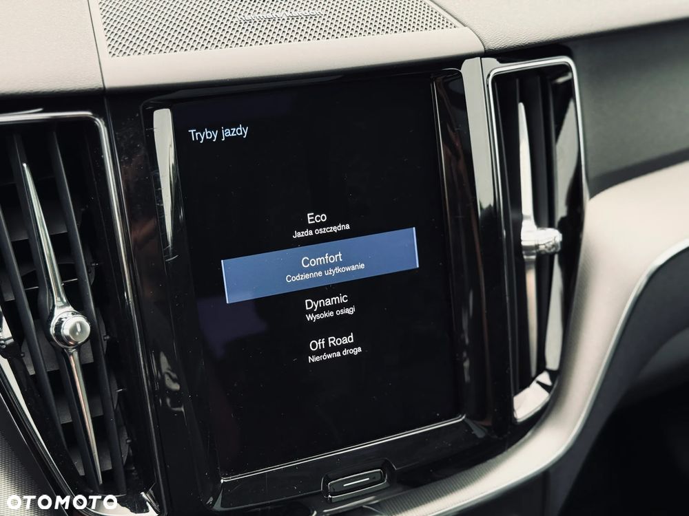 Volvo XC 60 B4 D AWD Ultimate Dark - 32