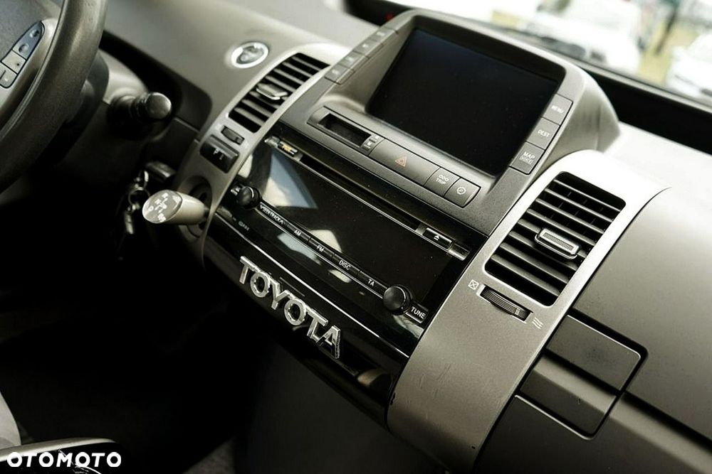 Toyota Prius - 30