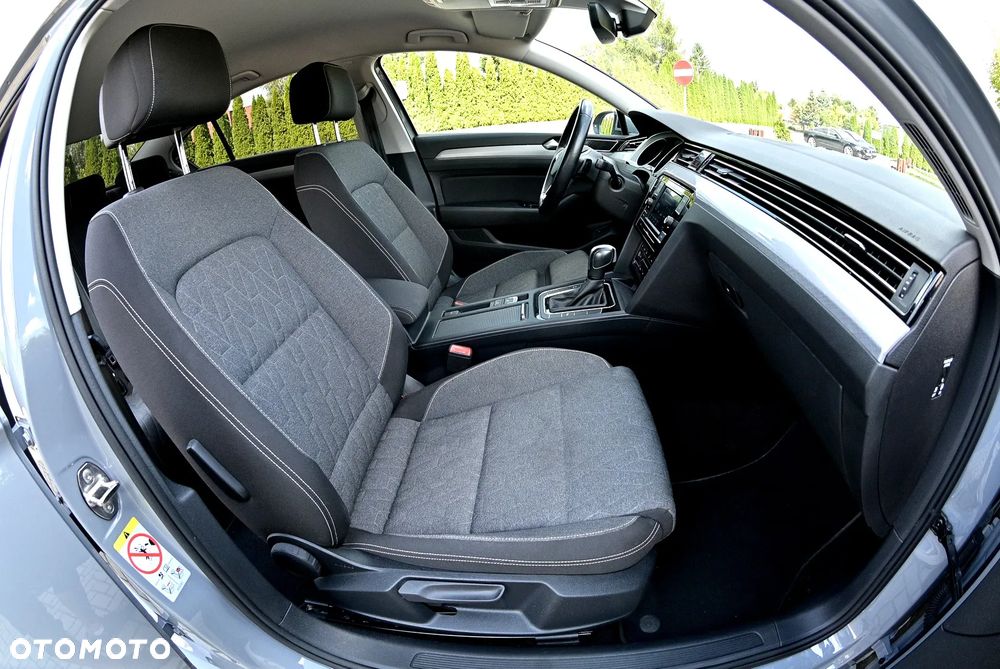 Volkswagen Passat 2.0 TDI EVO Business DSG - 23