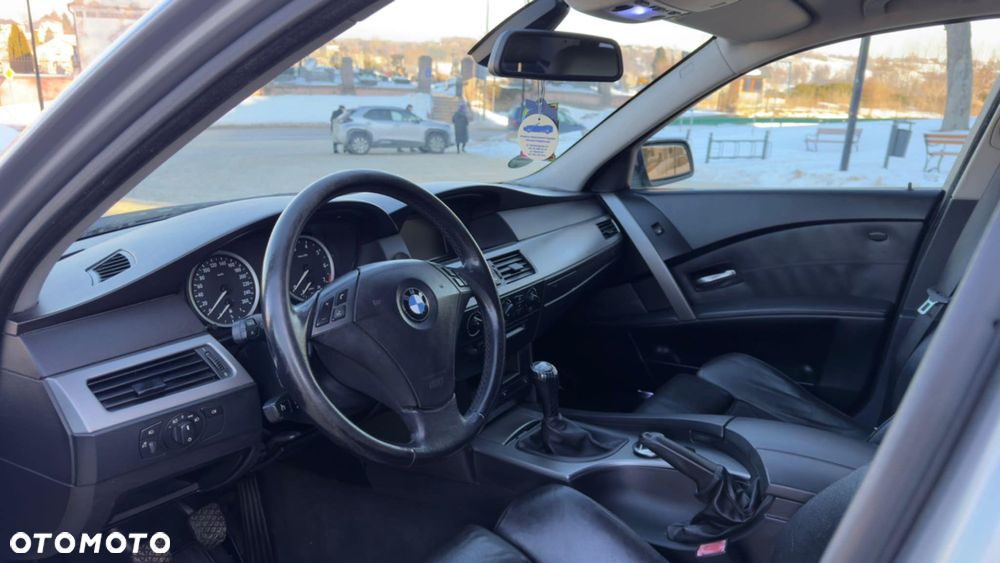 BMW Seria 5 520i - 7