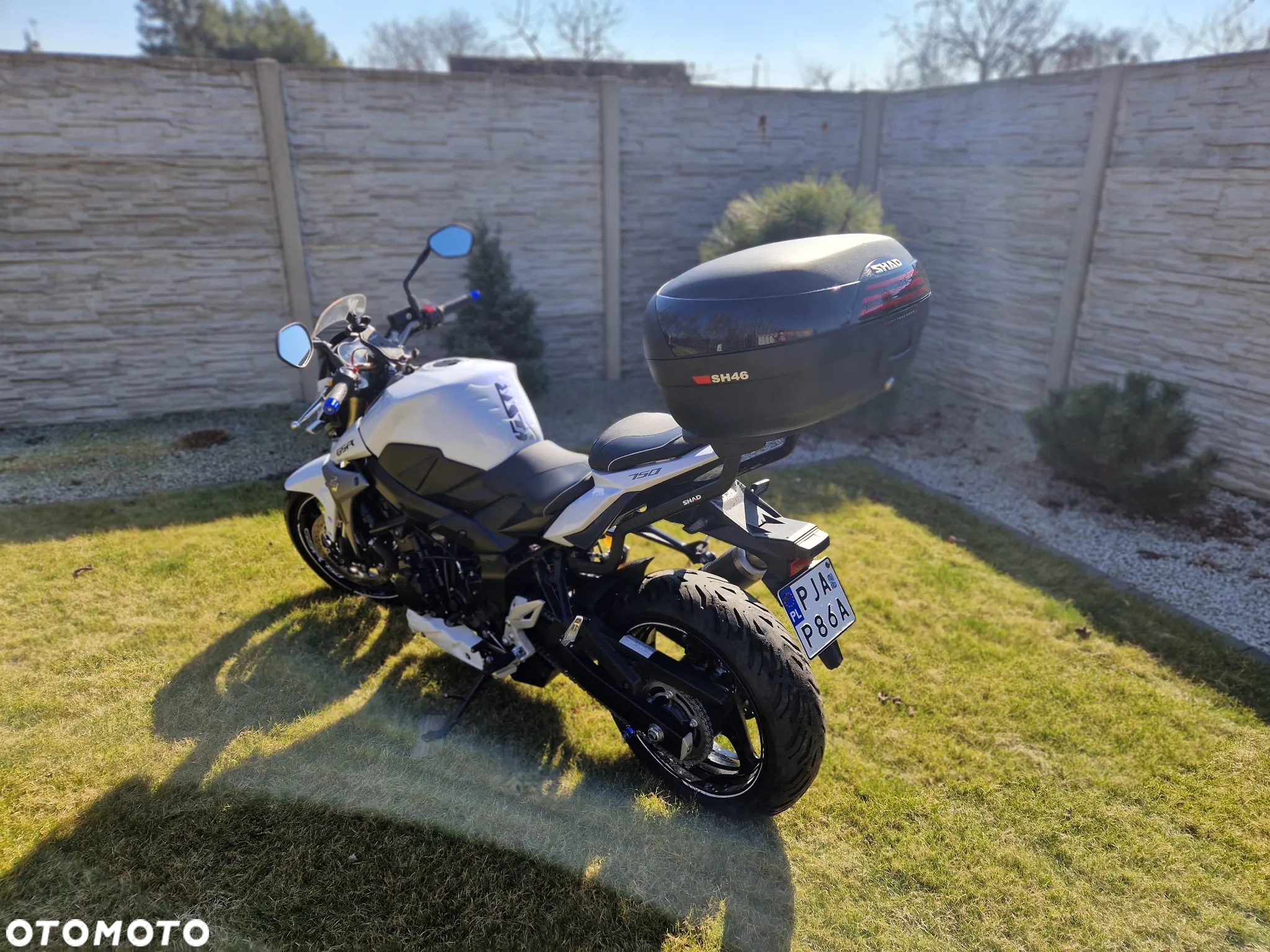 Suzuki GSR - 6