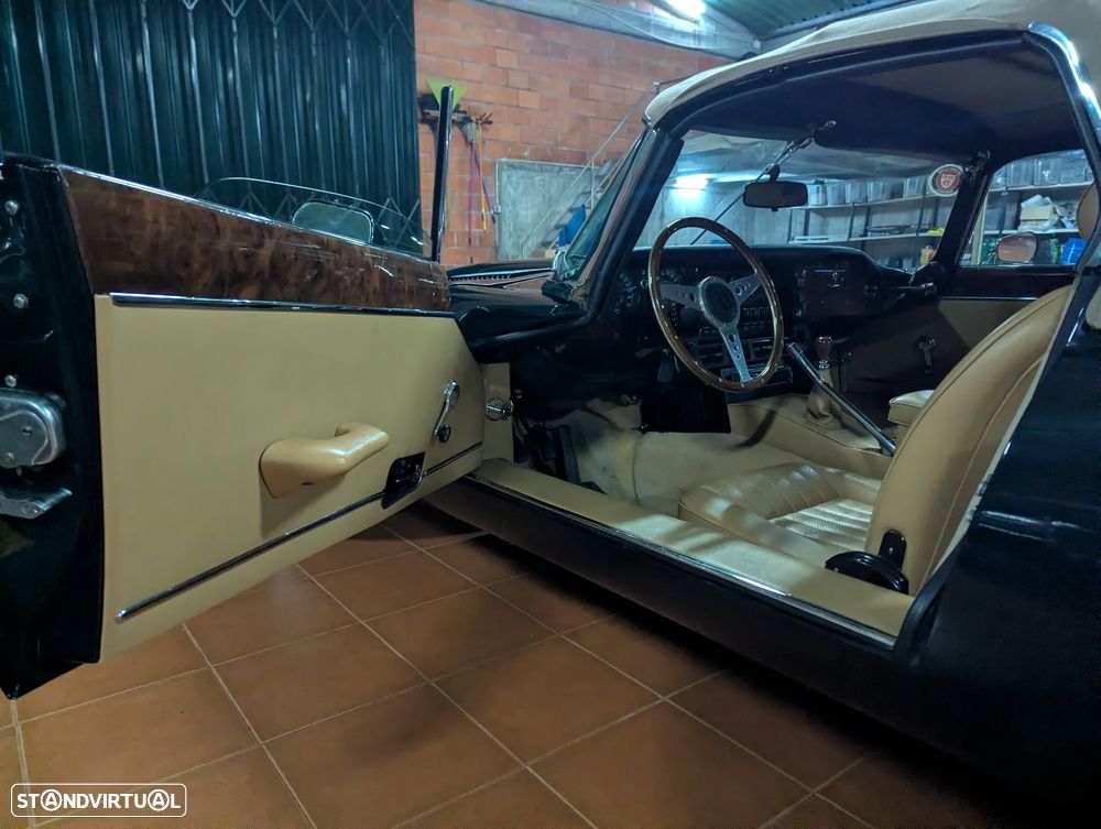 Jaguar E-Type - 10
