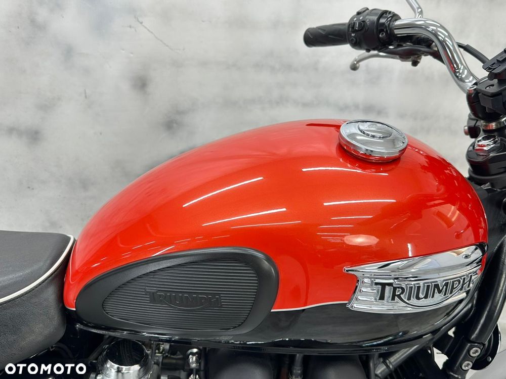 Triumph Bonneville - 14