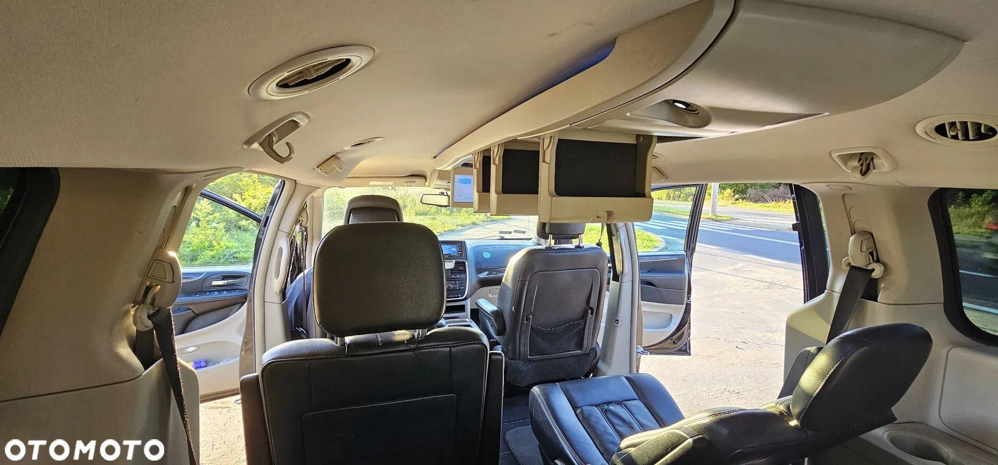 Chrysler Town & Country 3.6 Limited - 14