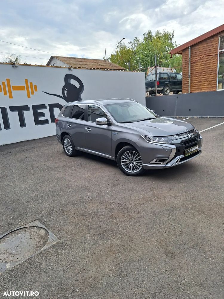 Mitsubishi Outlander PHEV 2.4 L 4X4 Instyle+ - 14