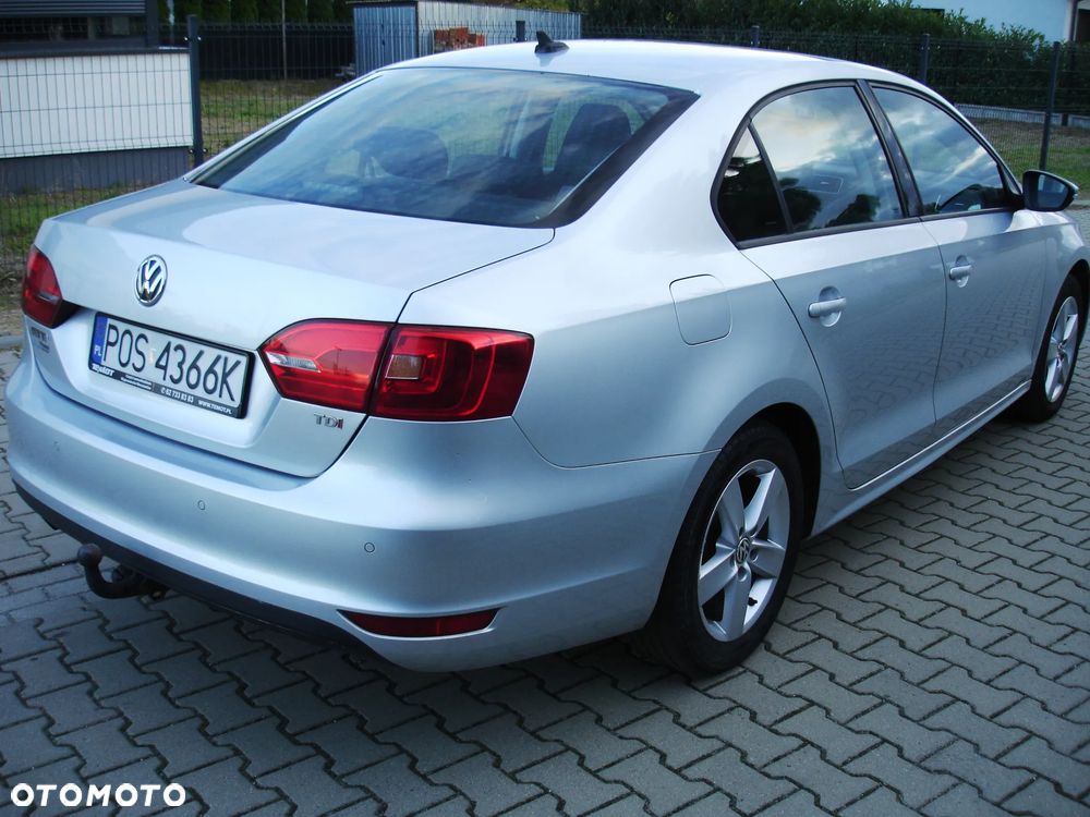 Volkswagen Jetta - 4