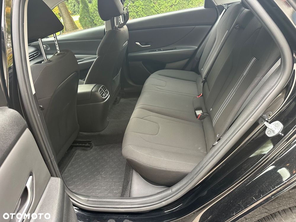 Hyundai Elantra - 7