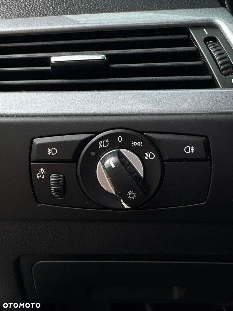 BMW Seria 5 525d xDrive - 25