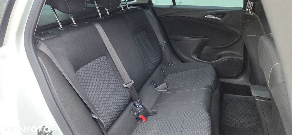 Opel Astra 1.6 CDTI Essentia - 37