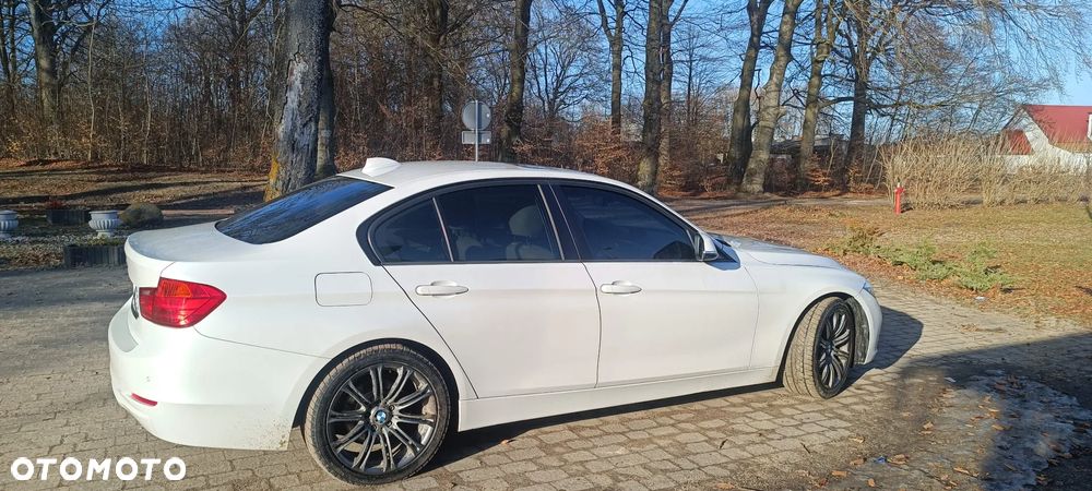BMW Seria 3 320i Sport-Aut Sport Line - 13
