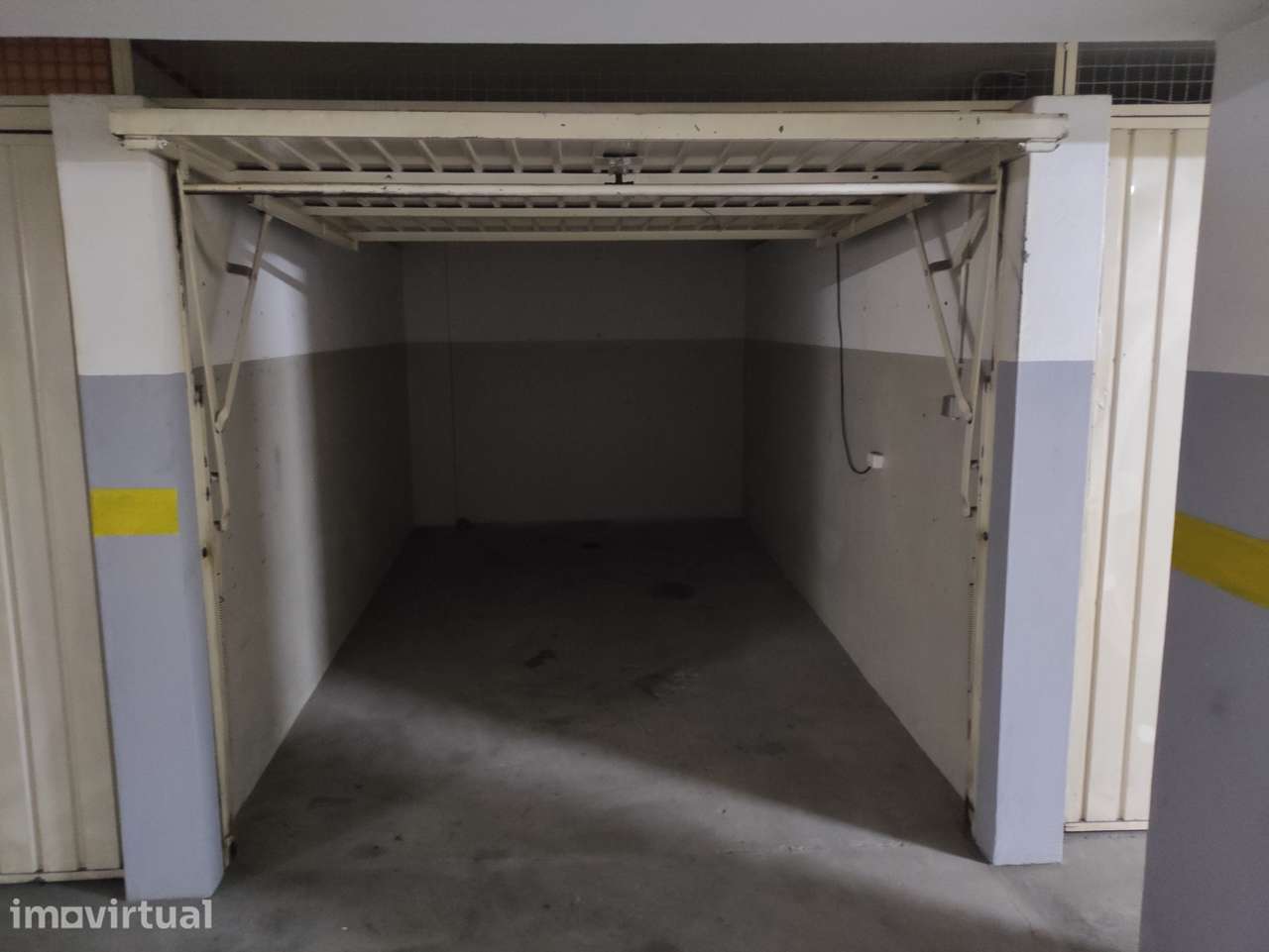 Garagem Fechada/ Box - Oliveira do Douro, Vila Nova de Gaia - Grande imagem: 2/2