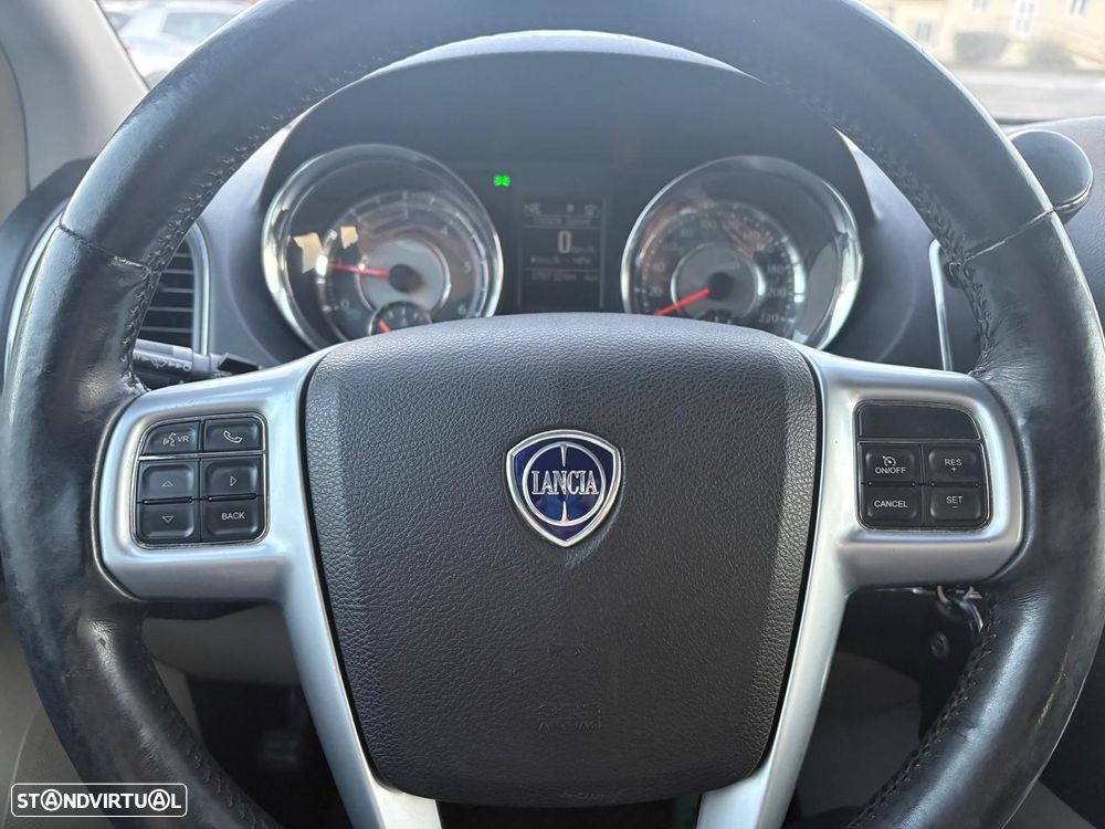 Lancia Voyager 2.8 CRD Gold - 12