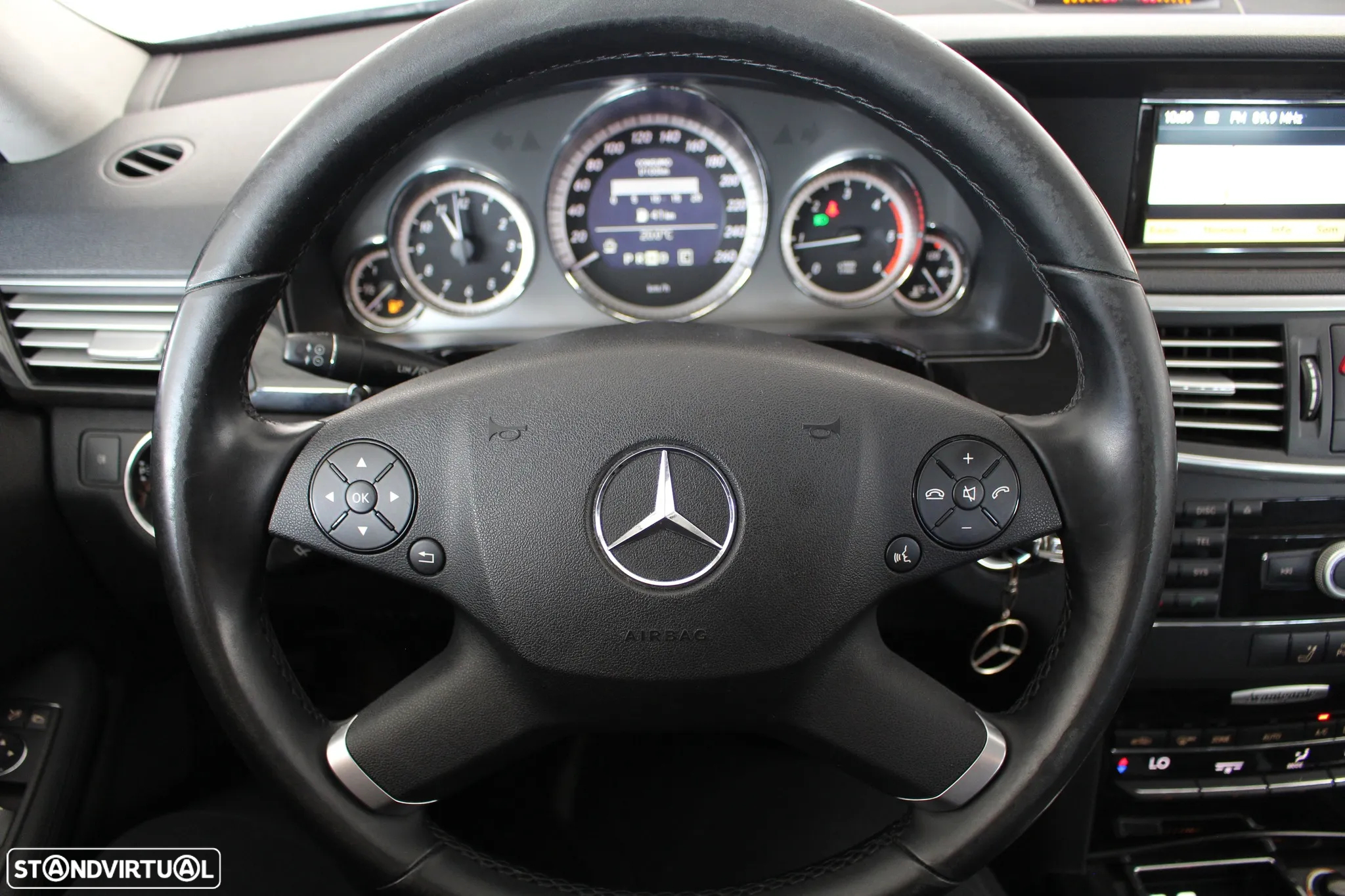 Mercedes-Benz E 220 CDi Avantgarde BlueEfficiency Auto - 18