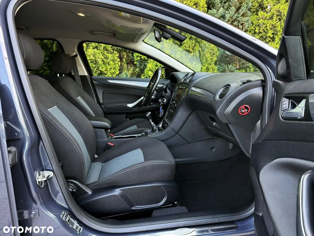 Ford Mondeo - 33