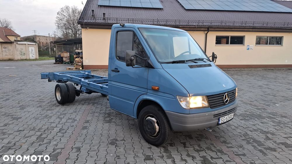 Mercedes-Benz 412d - 1