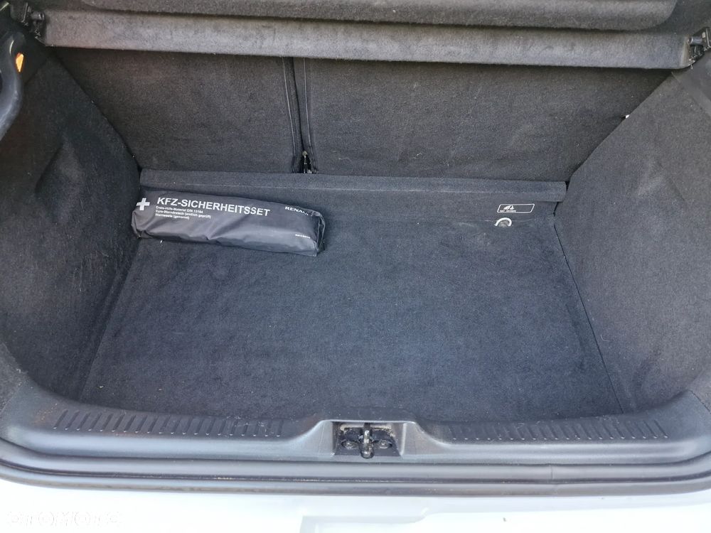 Renault Clio 1.2 16V 75 LIMITED - 21