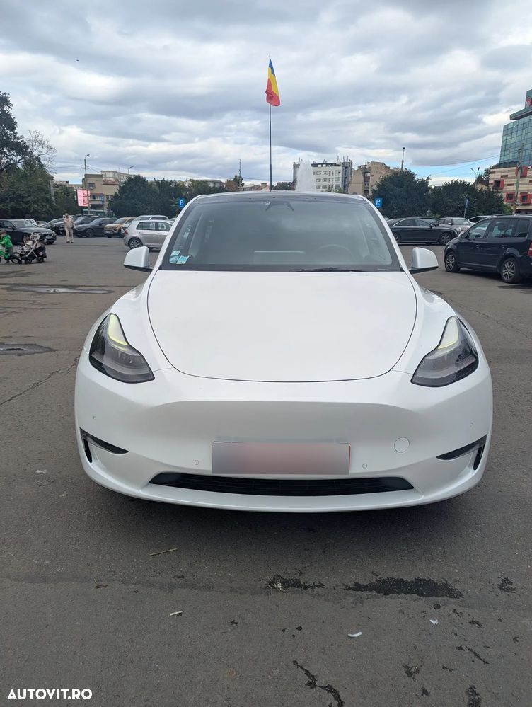 Tesla Model Y - 1