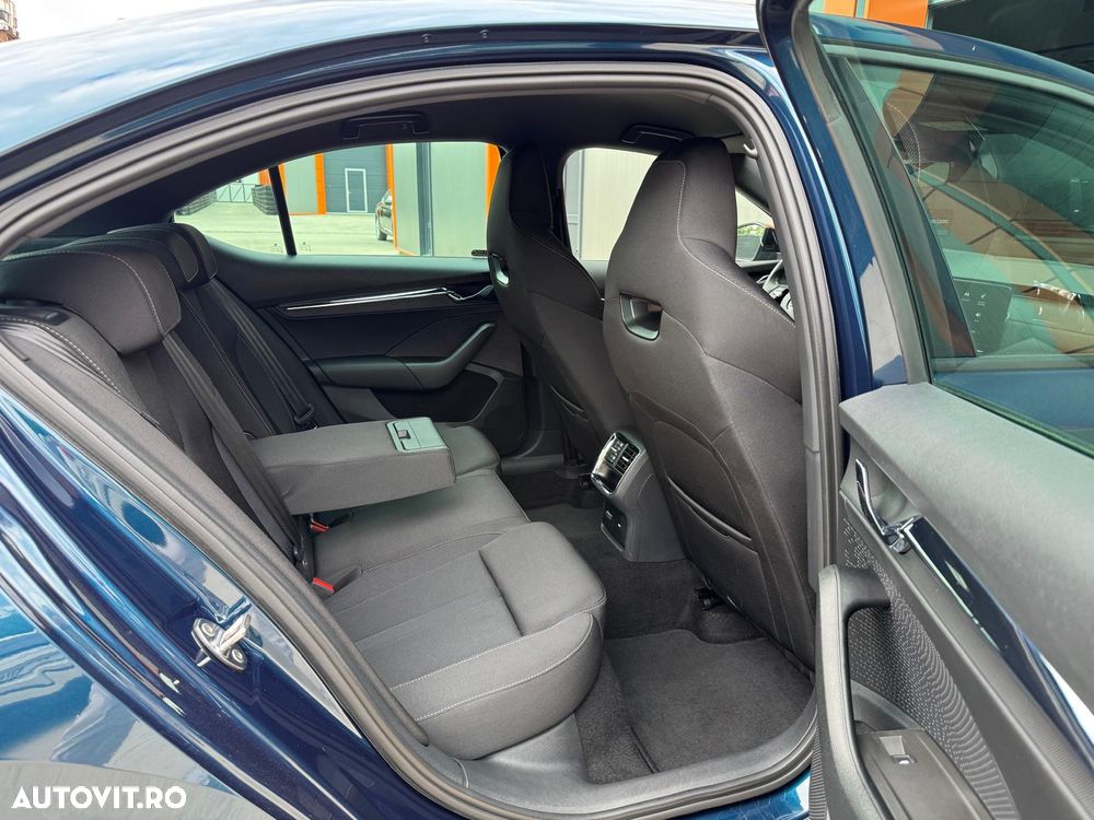 Skoda Octavia 2.0 TDI DSG 4X4 Sportline - 39