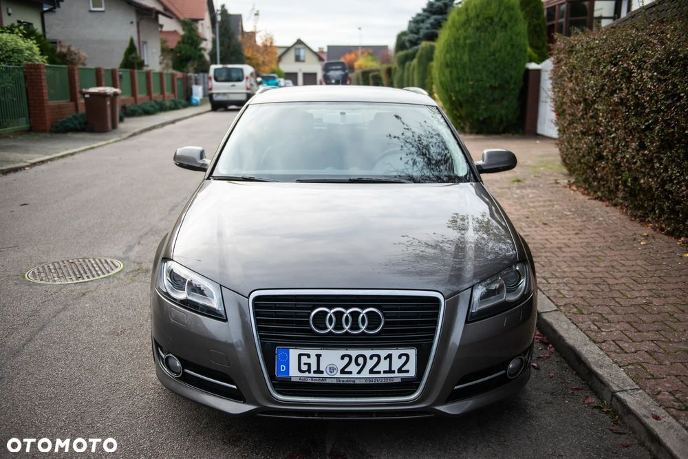 Audi A3 Sportback 1.6 TDI DPF Ambiente - 2