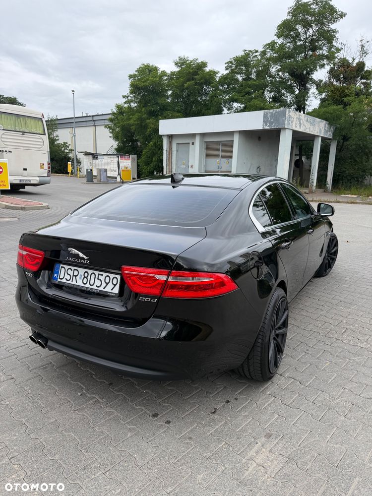Jaguar XE 2.0 D Prestige - 7