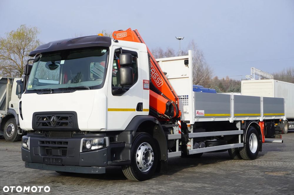 Renault C280 DTI 8 / HDS Fassi 5,6 t / Zasięg 8 m / Platforma 15 EPAL - 10