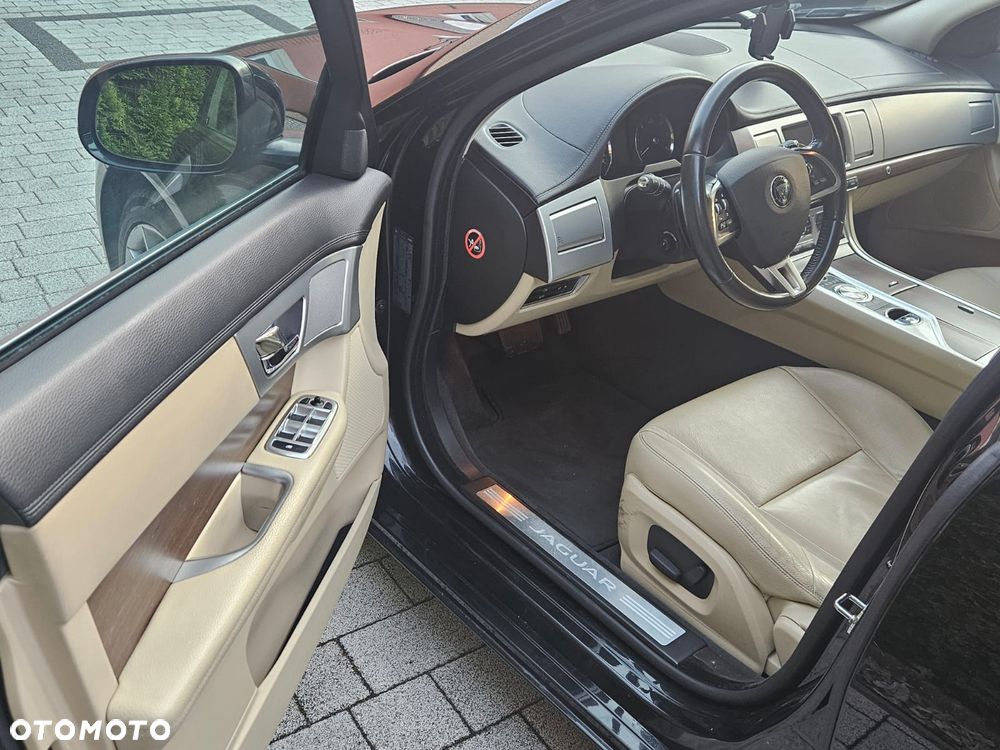 Jaguar XF 2.2 D Luxury - 6