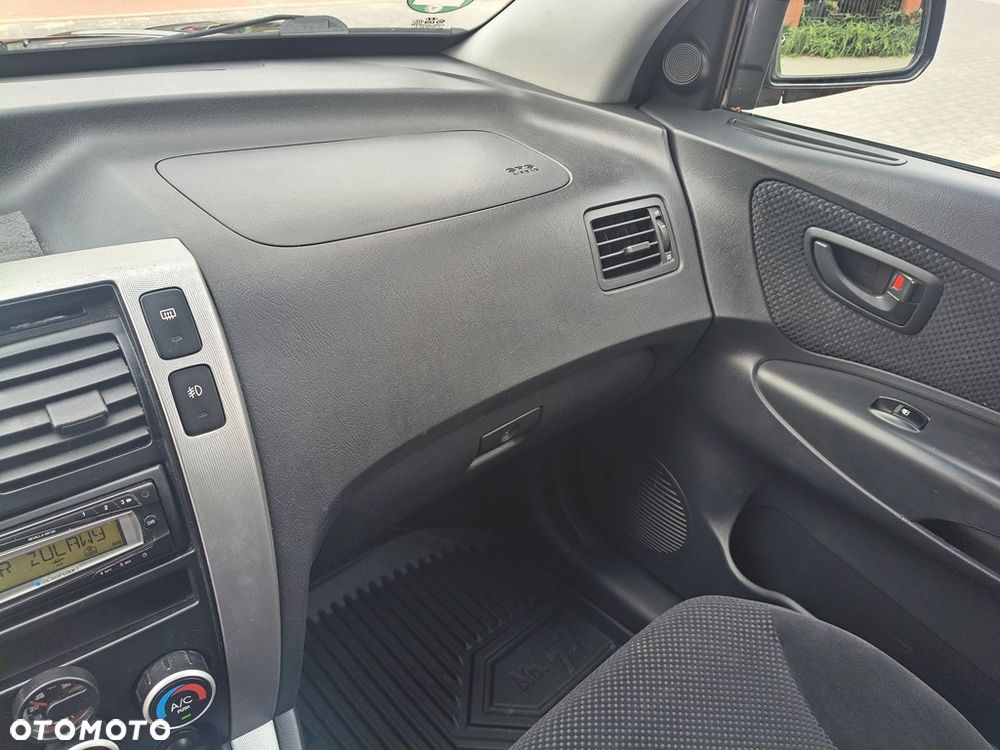 Hyundai Tucson 2.0 Comfort 2WD - 23