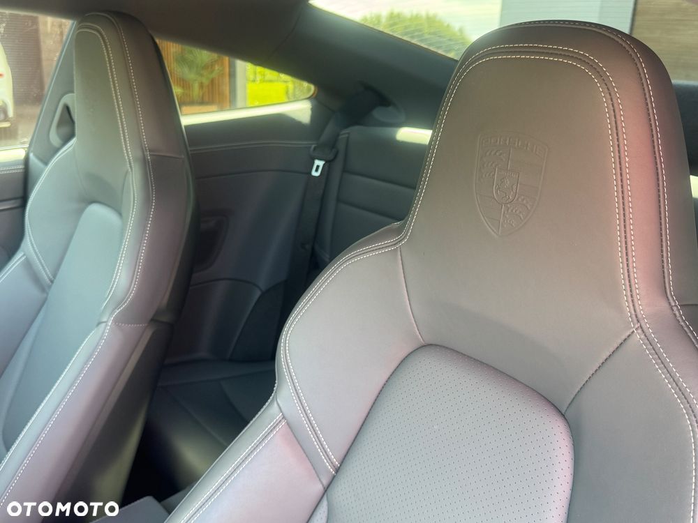 Porsche 911 Carrera 4S - 11