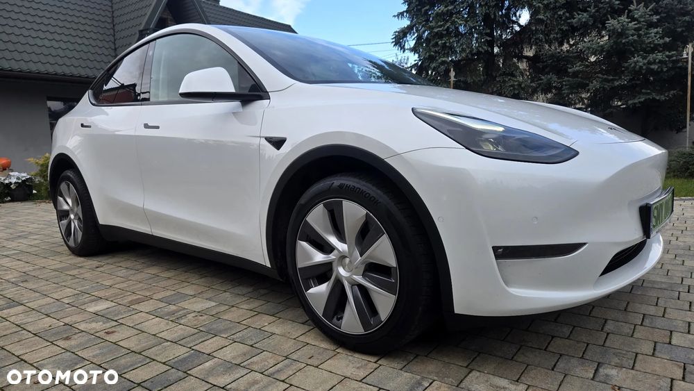 Tesla Model Y Long Range Dual Motor AWD - 8