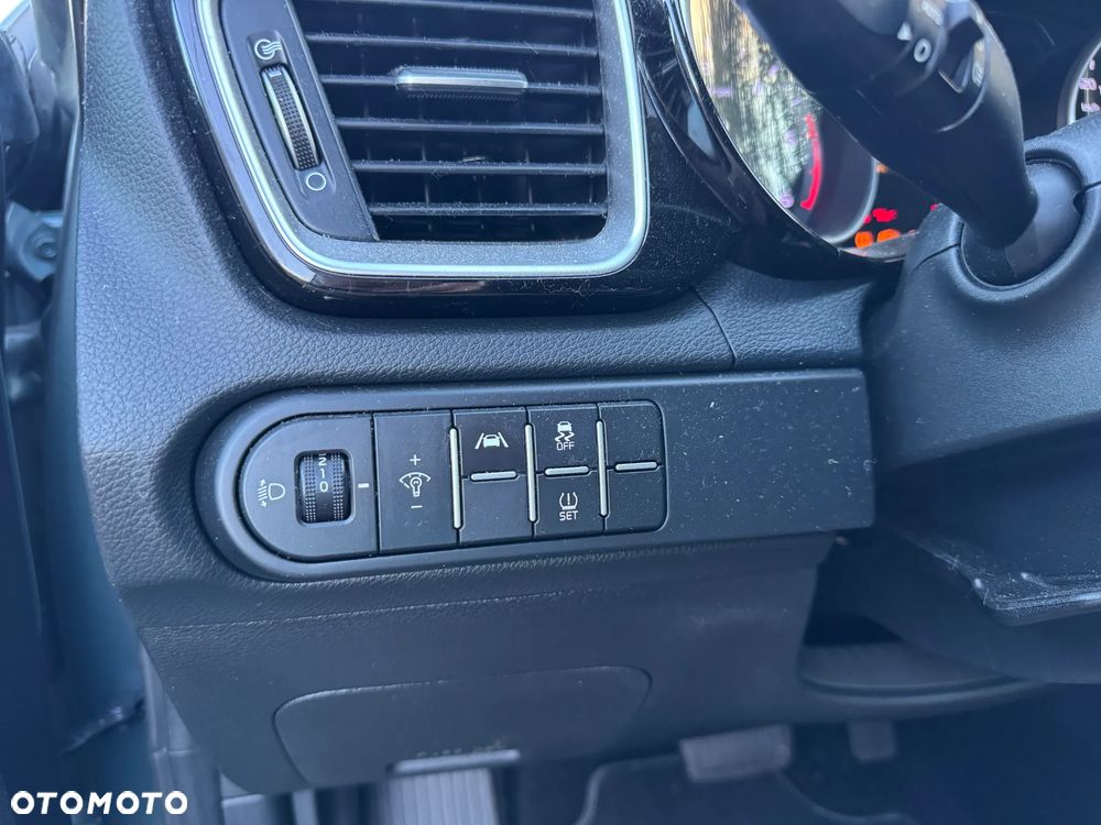Kia Ceed 1.6 CRDi (48V Mild-Hybrid) DCT7 Vision - 22
