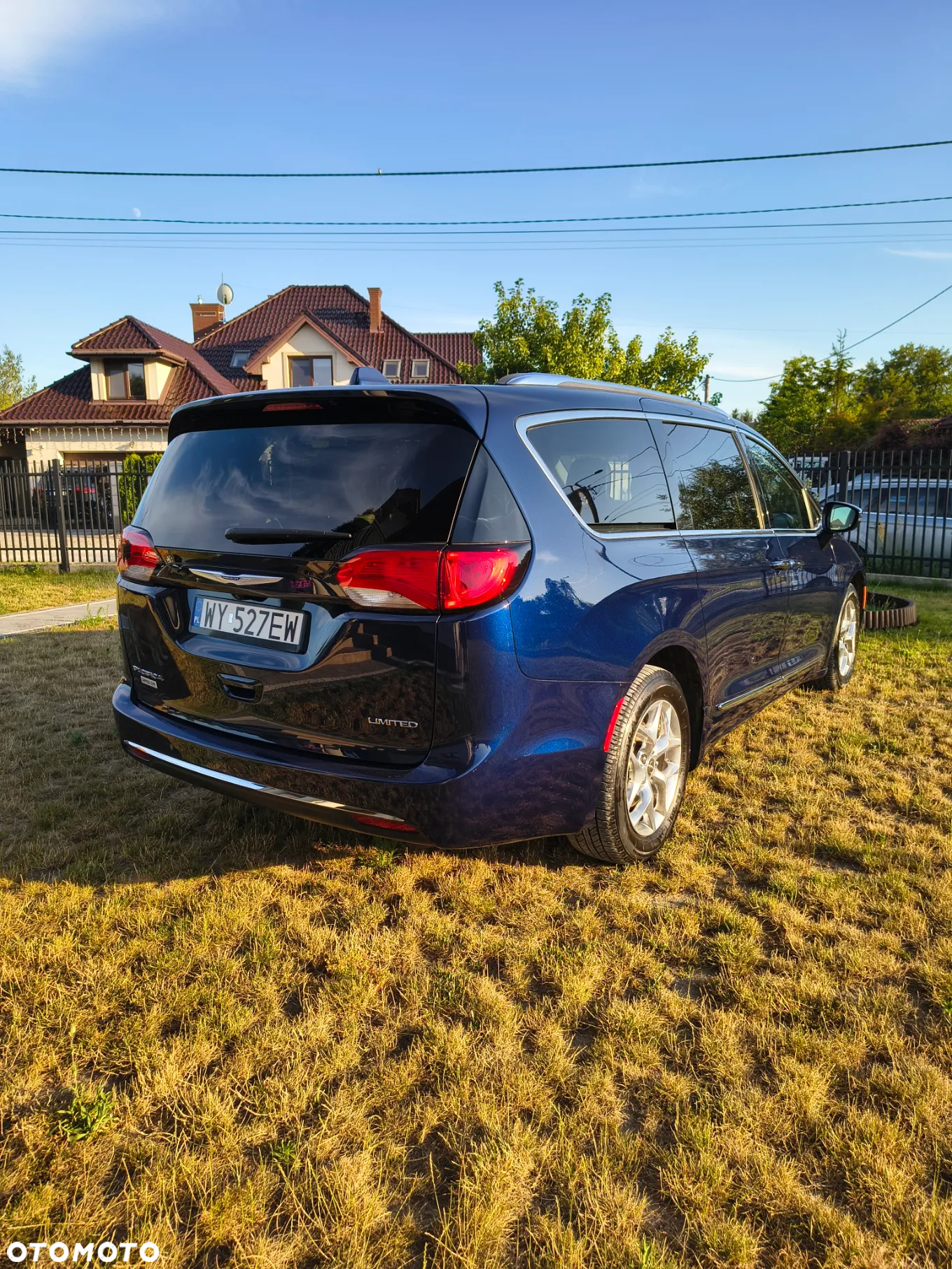 Chrysler Pacifica - 12