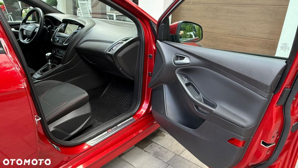 Ford Focus 1.0 EcoBoost Start-Stopp-System ST-LINE DESIGN - 40