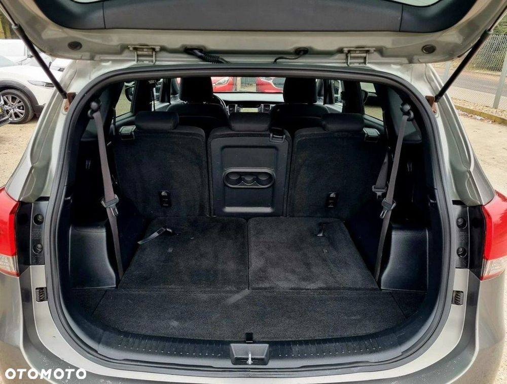 Kia Carens 1.7 CRDi L 7os - 12