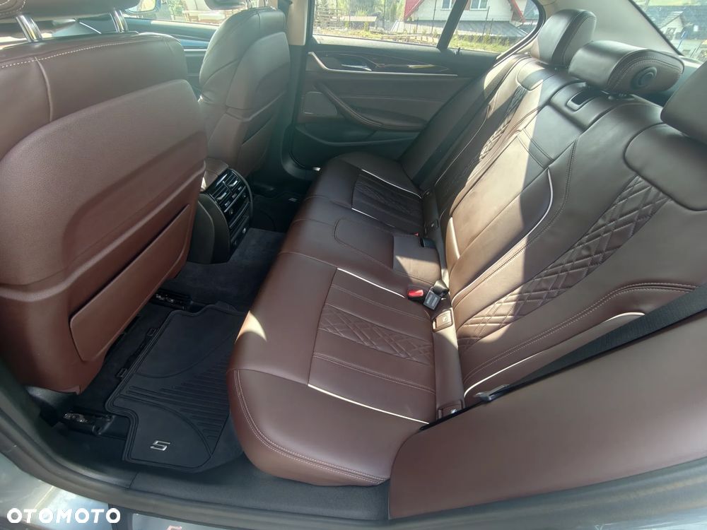 BMW Seria 5 530i GPF xDrive Sport Line sport - 23