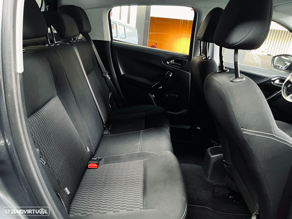 Peugeot 208 1.2 VTi SE Style - 22