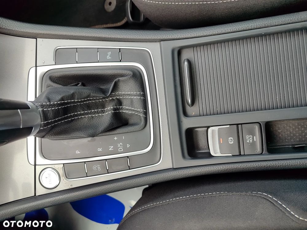 Volkswagen Golf 2.0 TDI BlueMotion Technology DSG Lounge - 18
