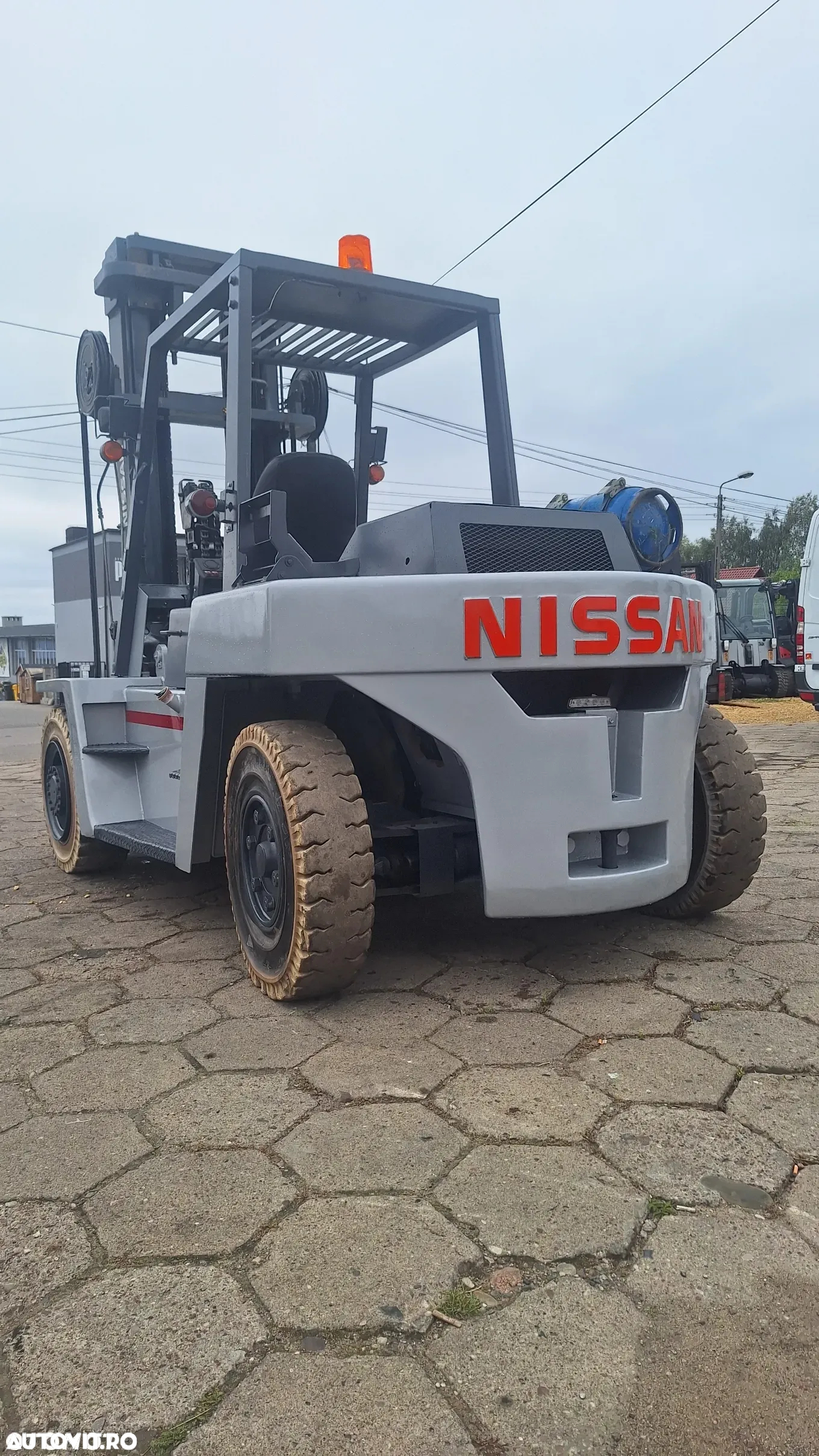 Nissan Nissan H50 U - 11
