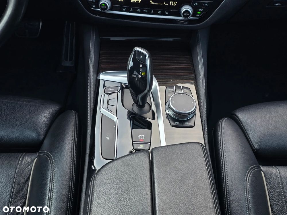 BMW Seria 5 520d xDrive M Sport sport - 16
