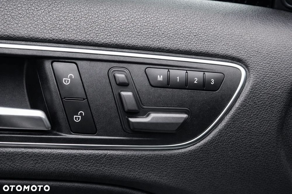 Mercedes-Benz GLA 250 4-Matic AMG Line - 26