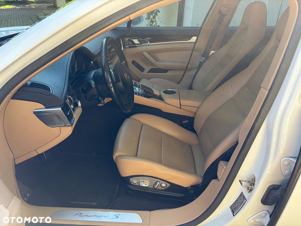 Porsche Panamera - 13