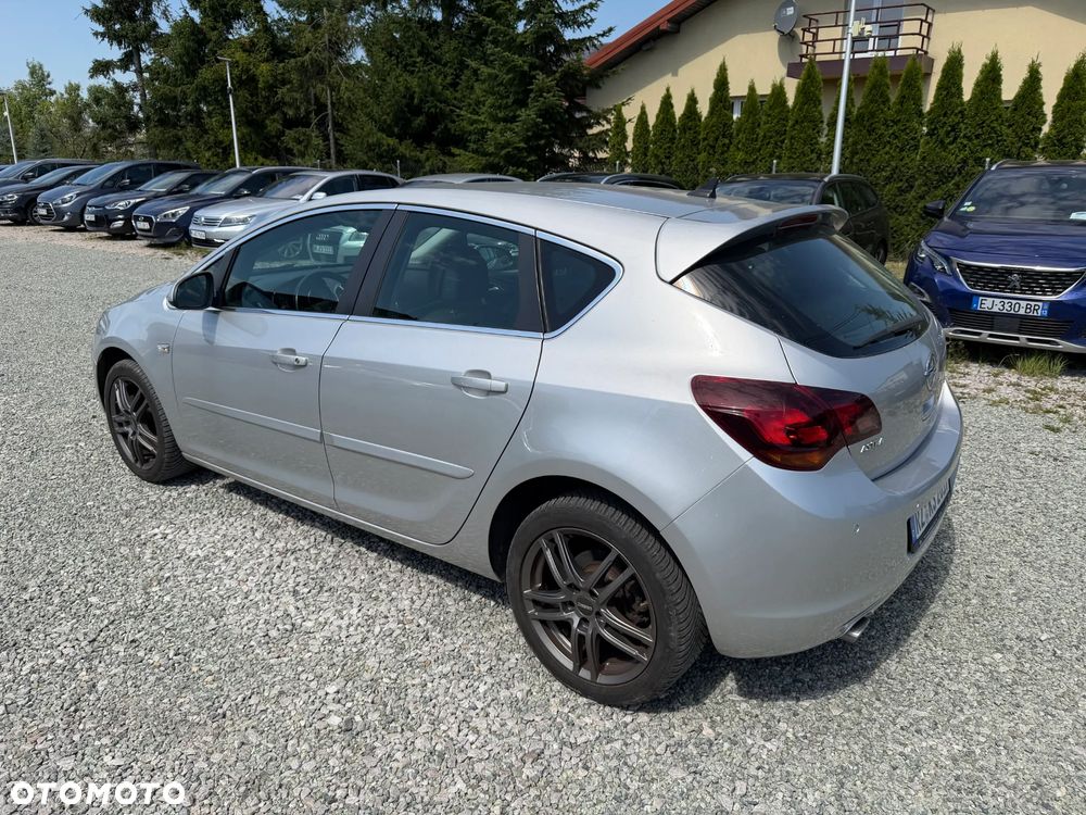 Opel Astra 1.4 Turbo Innovation - 17