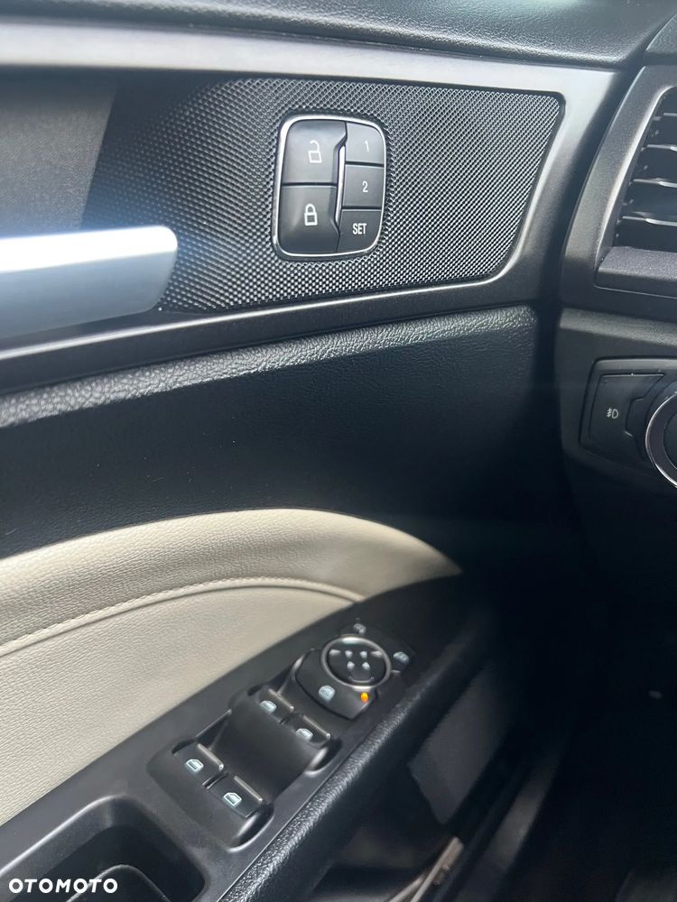Ford Fusion - 15