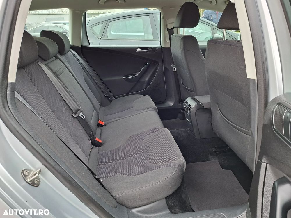 Volkswagen Passat - 11