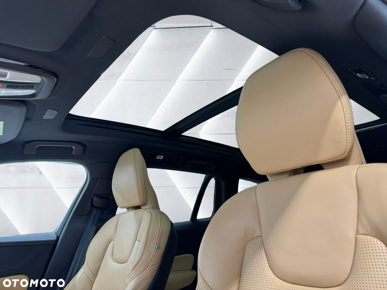 Volvo V60 Cross Country B5 B AWD Ultimate - 28
