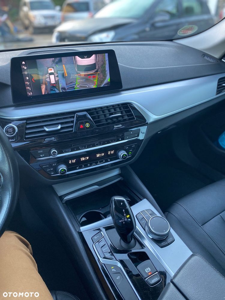 BMW Seria 5 530d Touring - 11