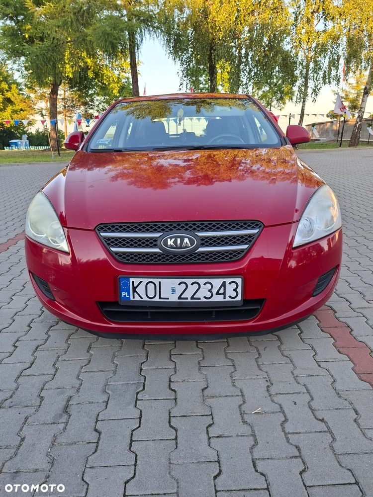 Kia Ceed - 11