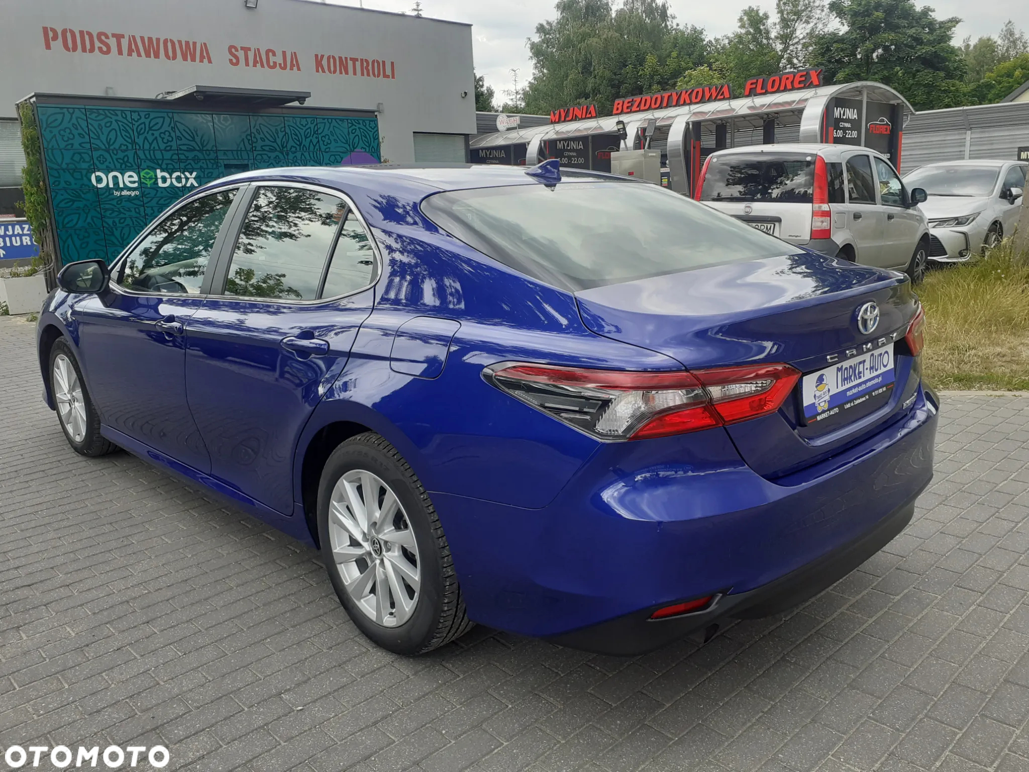 Toyota Camry - 3