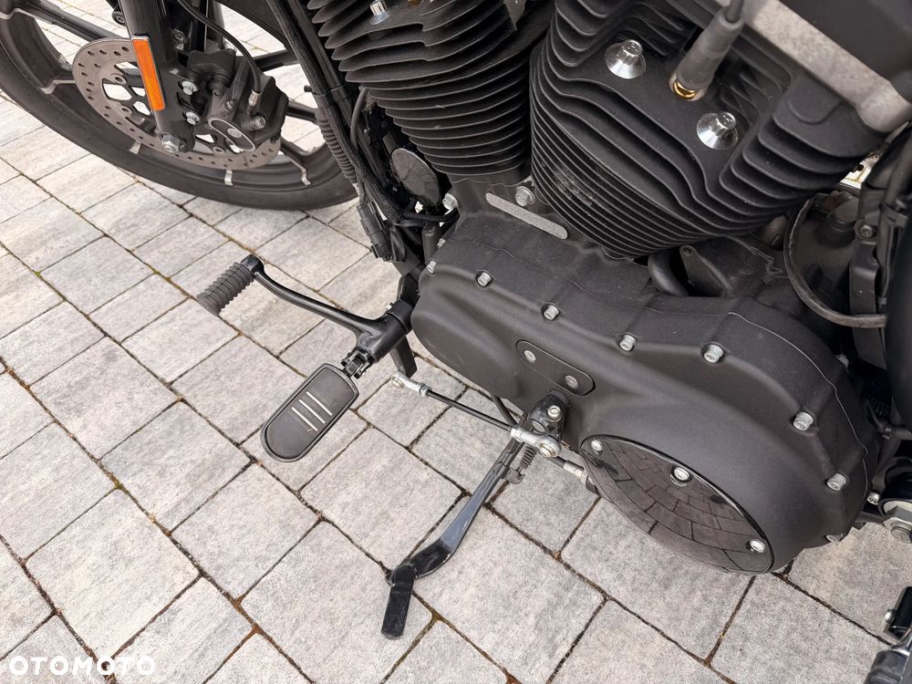 Harley-Davidson Sportster Iron 883 - 16
