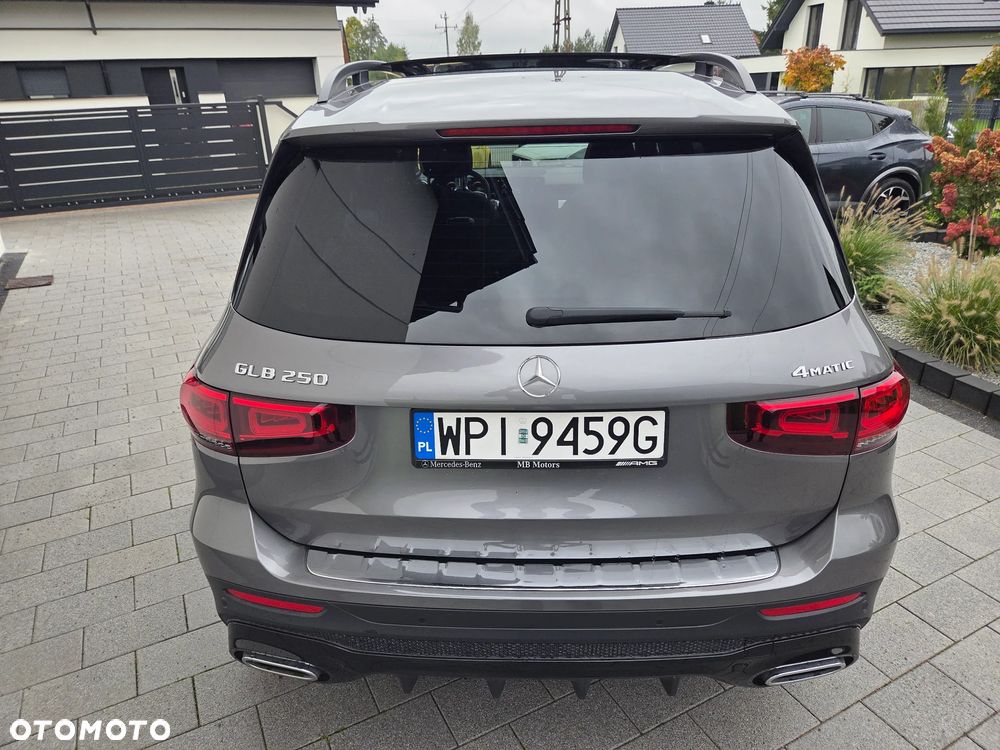 Mercedes-Benz GLB 250 4-Matic AMG Line 8G-DCT - 8