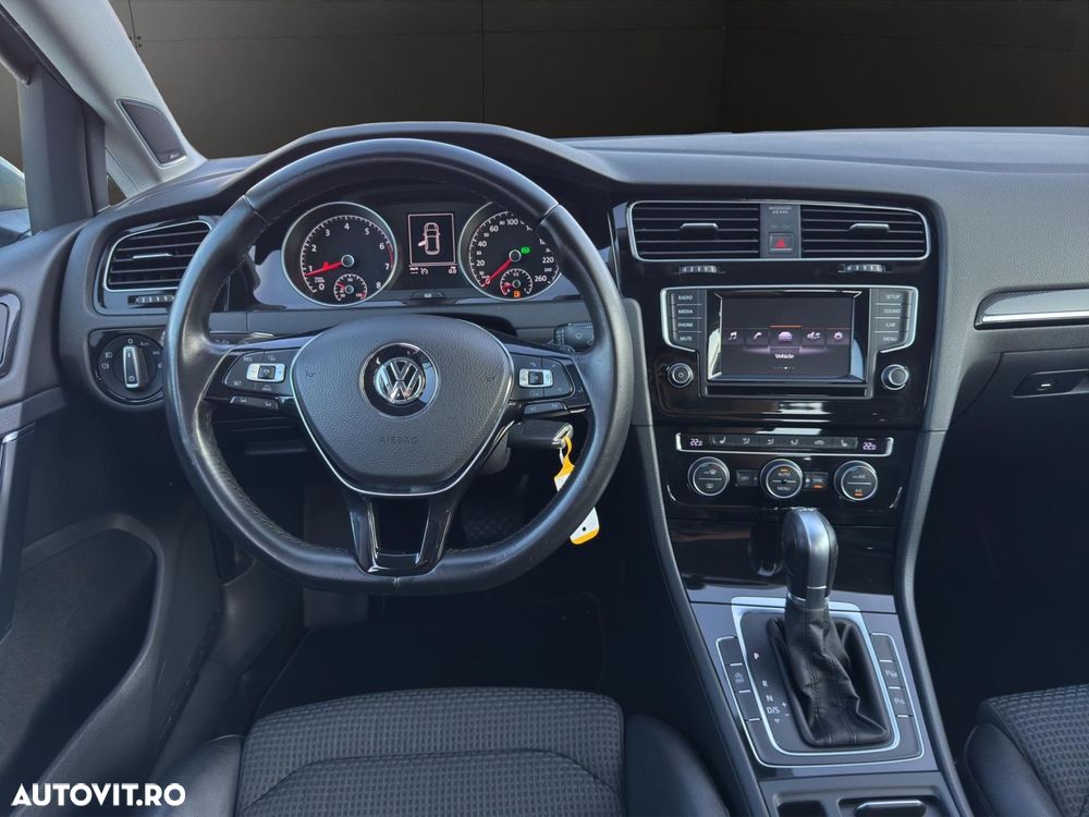 Volkswagen Golf - 9